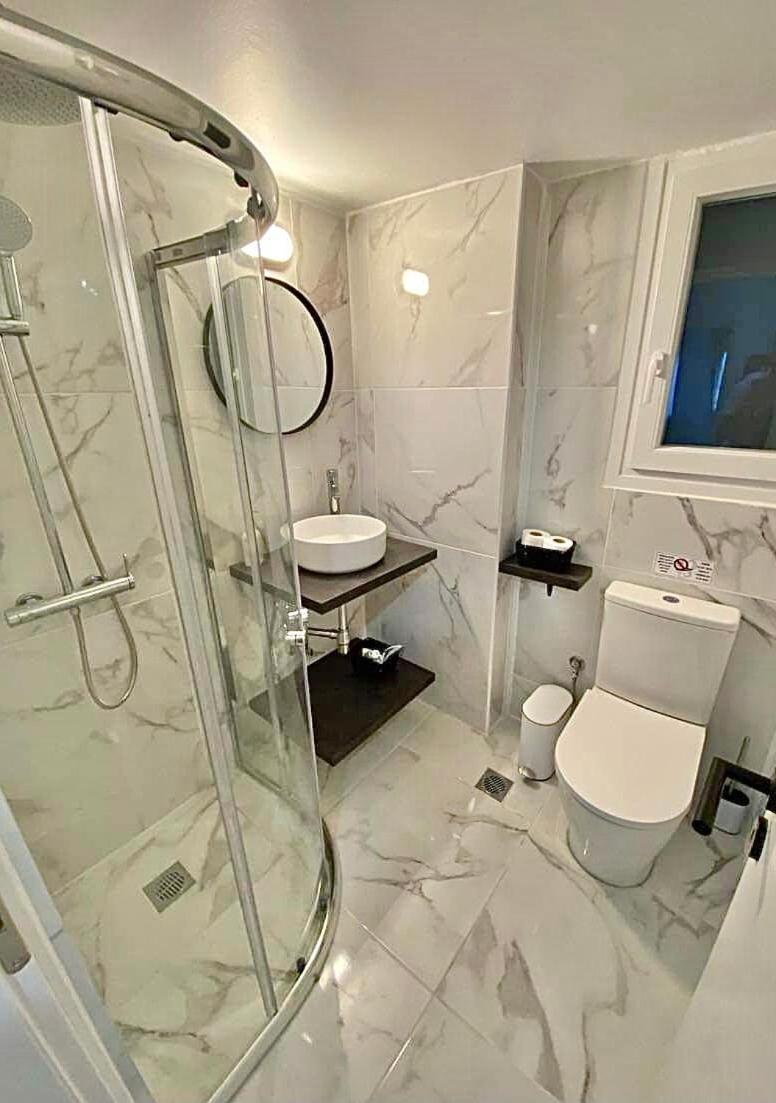 Comfortable Apartment In The City Center Aten Exteriör bild
